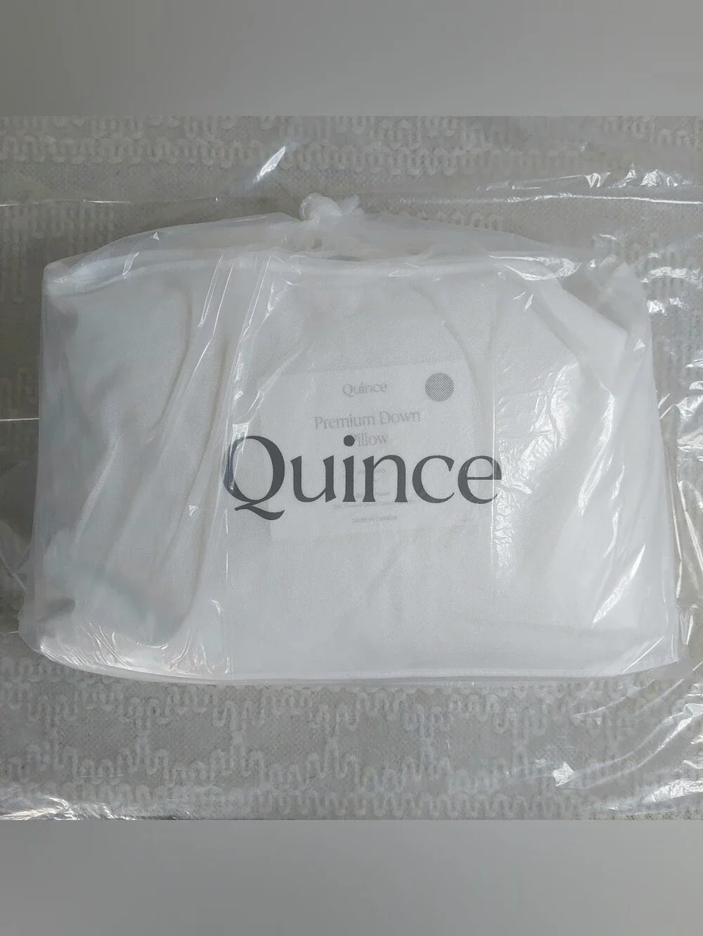 NWOT- Quince Standard White Duck Down Premium Pillow (Soft)(P40)
